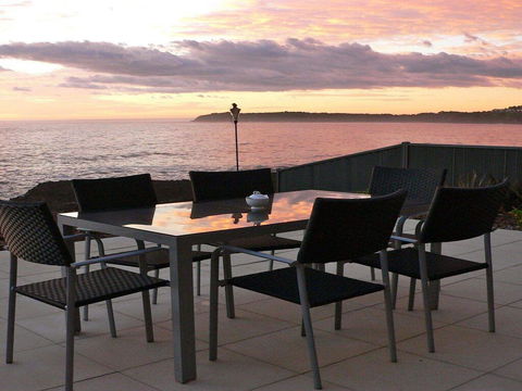 Jones's Beach House - Perfect Location With Views! - Accommodation Gold Coast 0