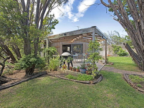 Just Beachy Beach House - Pet Friendly! - Accommodation Gold Coast 2