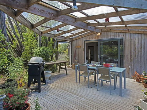 Just Beachy Beach House - Pet Friendly! - Accommodation Gold Coast 1