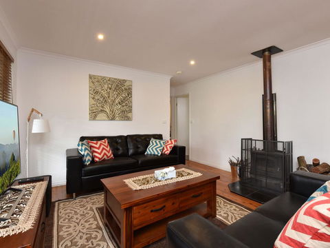 Kangaroo Cottage - Cute Accom In Bushland Setting - Accommodation Gold Coast 1
