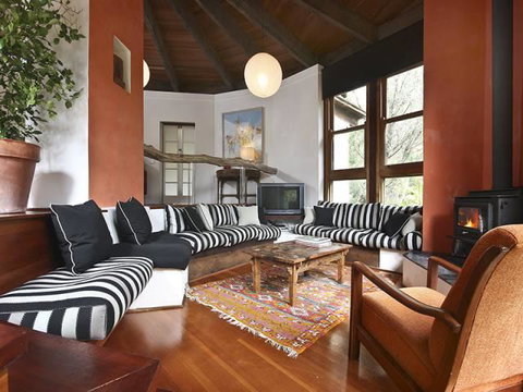 Kanimbla View Clifftop Retreat - Accommodation Gold Coast 1