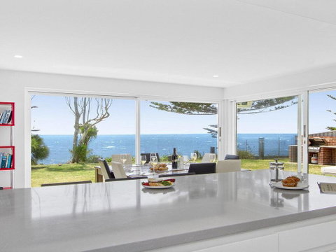 Karelda - Absolute Waterfront Pet Friendly Property - Accommodation Gold Coast 1