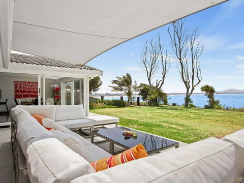Karelda - Absolute Waterfront Pet Friendly Property - Accommodation Gold Coast 0