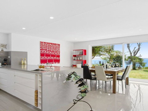 Karelda - Absolute Waterfront Pet Friendly Property - Accommodation Gold Coast 3
