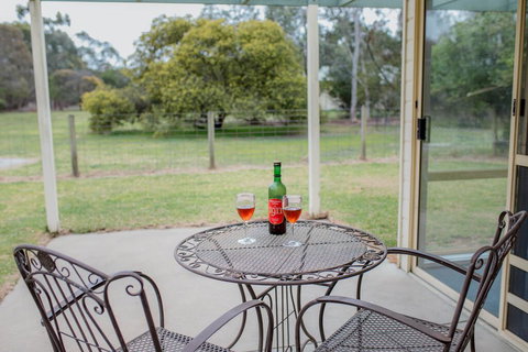 Karinya Cottage - Pet Friendly Country Retreat - Accommodation Gold Coast 0