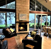 Kenwood Bank Vineyard Retreat - Gold Coast 4U