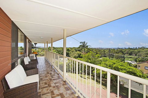 KINGSCLIFF HOLIDAY HOME ON THE HILL - SYD'S VIEW - Accommodation Gold Coast 3