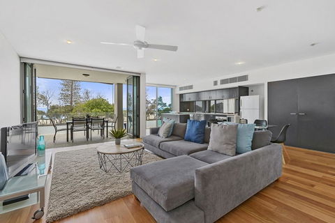 KINGSCLIFF NOR NOR EAST 101 ON MARINE PARADE - Gold Coast 4U 3