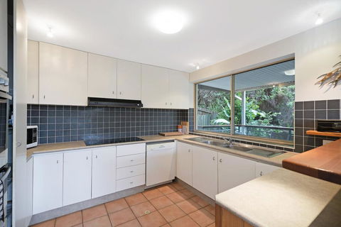 Kingsview - 1/54 Kingfisher Drive - Gold Coast 4U 1