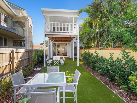 KINGY BEACH HOUSE @ 162 - Accommodation Gold Coast 1