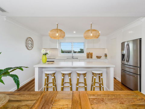 KINGY BEACH HOUSE @ 162 - Accommodation Gold Coast 3