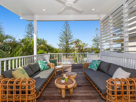 KINGY BEACH HOUSE @ 162 - Accommodation Gold Coast 2