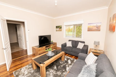Kinross On Cox Sweet, Neat & Simple + Wifi - Accommodation Gold Coast 2