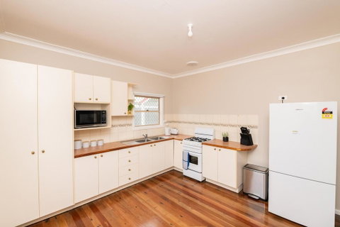 Kinross On Cox Sweet, Neat & Simple + Wifi - Accommodation Gold Coast 0
