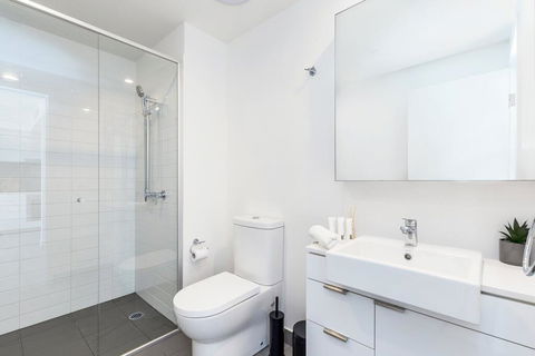 KOZYGURU FORTITUDE VALLEY AMAZING VIEW 2BED APT + FREE PARKING QFV010 - Accommodation Gold Coast 1