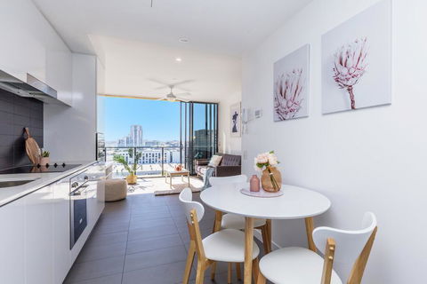 KOZYGURU FORTITUDE VALLEY AMAZING VIEW 2BED APT + FREE PARKING QFV010 - Accommodation Gold Coast 2
