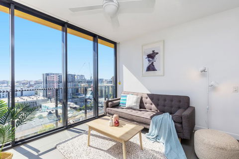 KOZYGURU FORTITUDE VALLEY AMAZING VIEW 2BED APT + FREE PARKING QFV010 - Accommodation Gold Coast 0