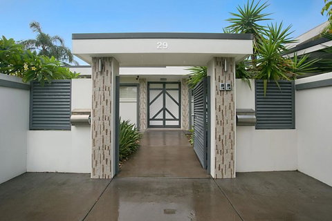 La Casetta - Accommodation Gold Coast 1