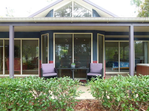 Lake Russell Lakeside Retreat - Gold Coast 4U 2