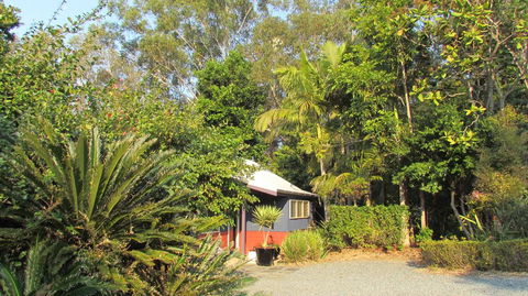 Lake Russell Lakeside Retreat - Gold Coast 4U 1