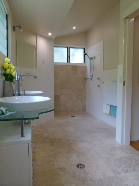 Lake Russell Lakeside Retreat - Gold Coast 4U 3