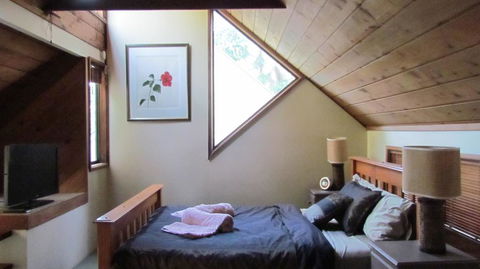 Lake Russell Luxury Retreat - Gold Coast 4U 3