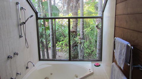 Lake Russell Luxury Retreat - Gold Coast 4U 0
