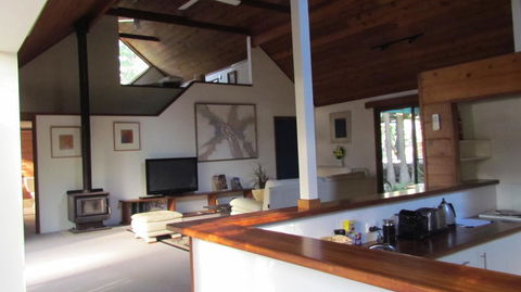 Lake Russell Luxury Retreat - Gold Coast 4U 2