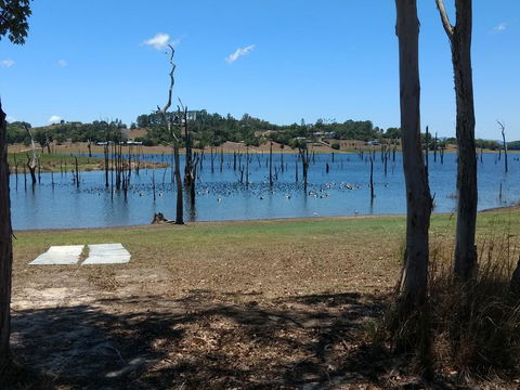 Lake Tinaroo Waterfrontage - Accommodation Gold Coast 2