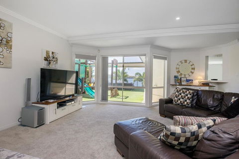 Lakehouse Family Oasis By Getastay - 1 Gold Coast 3