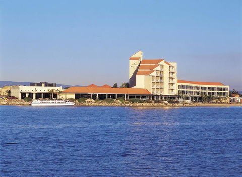Lakes Hotel - Accommodation Gold Coast 0