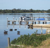 Lakes Waterfront Motel and Cottages with King Beds - Gold Coast 4U