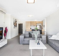 Lakeside Family Oasis with Pool Gym and Balcony - 1 Gold Coast