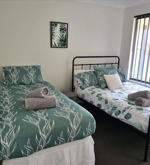 Lakeview Getaway - Accommodation Gold Coast 3