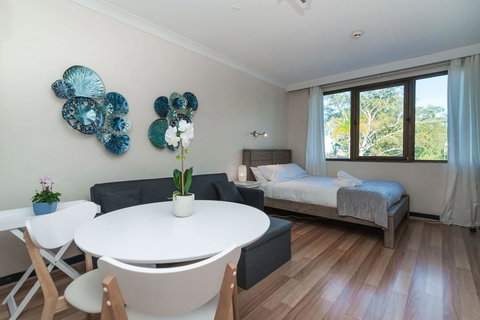 Lane Cove Studio - POOL - PARKING - WIFI - Accommodation Gold Coast 0