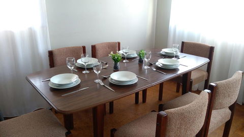 Large 5-Bedroom House With Wifi & Netflix Close To Taronga Western Plains Zoo - Gold Coast 4U 1