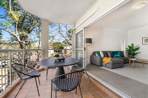 Large And Airy Unit In Quiet Riverside Suburb - Gold Coast 4U 1