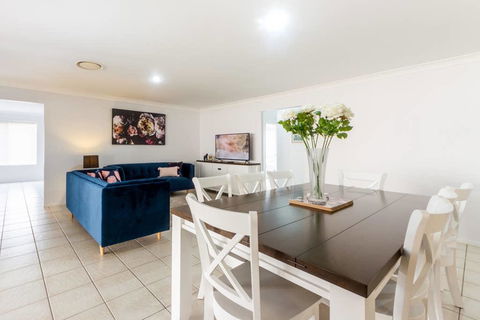Large Executive And Family Home - Flinders View - Accommodation Gold Coast 0