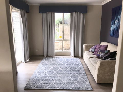 Large Family Home - Gold Coast 4U 2