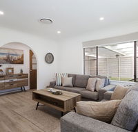 Le Maison 77 Horace St - stunning house with ducted air WIFI and Linen provided - Gold Coast 4U