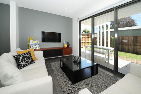 Lewis Street Apartments By Kirsten Serviced Accommodation - Gold Coast 4U 1