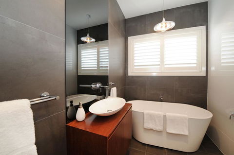 Lewis Street Apartments By Kirsten Serviced Accommodation - Gold Coast 4U 2