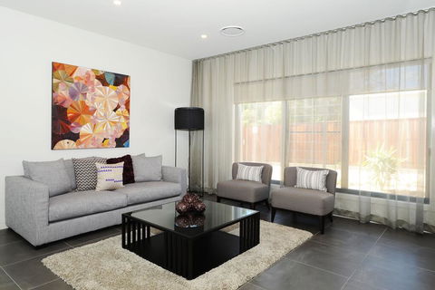 Lewis Street Apartments By Kirsten Serviced Accommodation - Gold Coast 4U 3