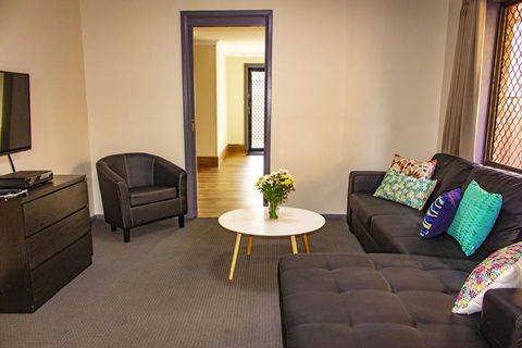 Liberty Plains Motor Inn - Gold Coast 4U 2