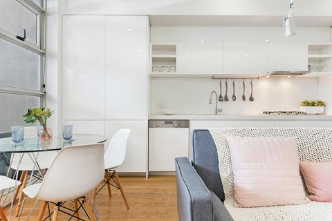 Light-Filled Beachside Apartment In Trendy Area - Gold Coast 4U 3