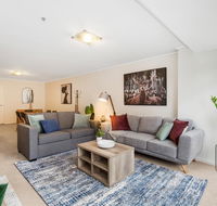 Luxe 2-Bed Apartment with River Views Near Casino - Accommodation Gold Coast
