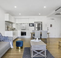 Luxe Beach Holiday Unit With Parking Pool and Gym - Accommodation Gold Coast