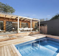Luxe on Lydgate Family retreat with pool WiFi Foxtel walk to beach - Accommodation Gold Coast