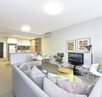 Luxury 1 bedroom  1 study with 1 parking - Gold Coast 4U