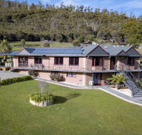 Luxury 6 Bedroom Home with Pool and Spa - 1 Gold Coast